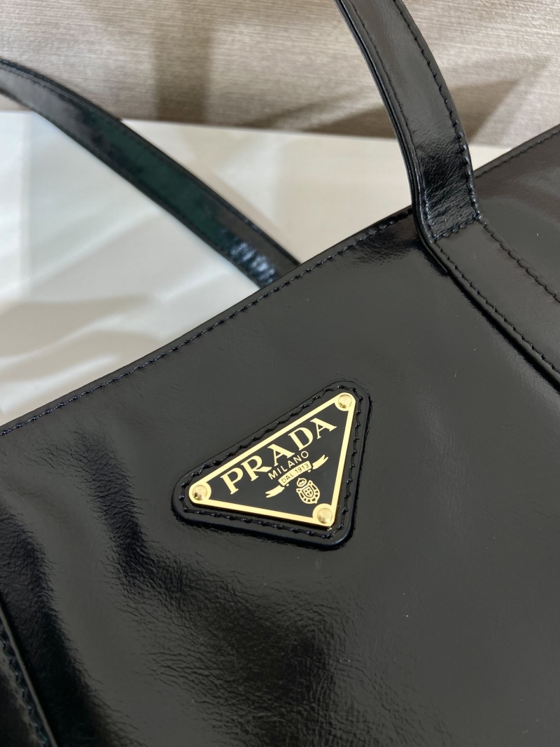 Pra*a tote bags